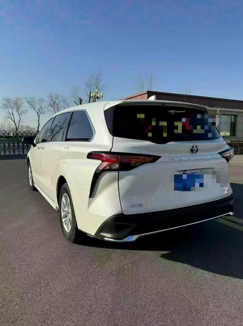 丰田格瑞维亚 内饰后排