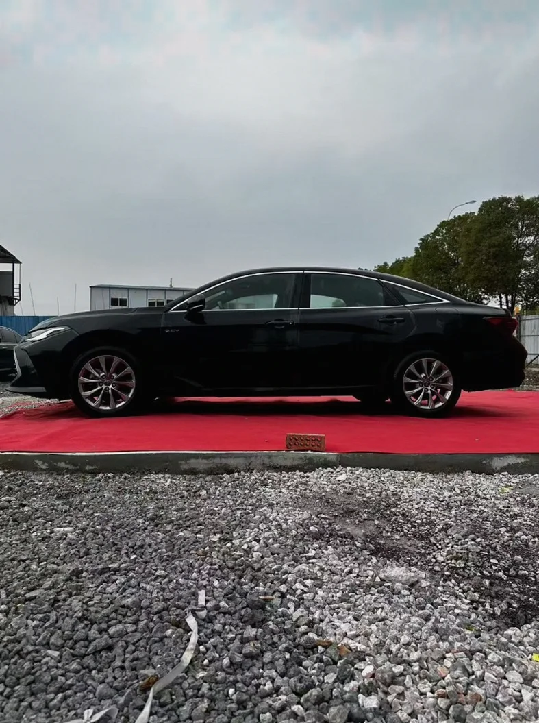 丰田亚洲龙 正面外观二