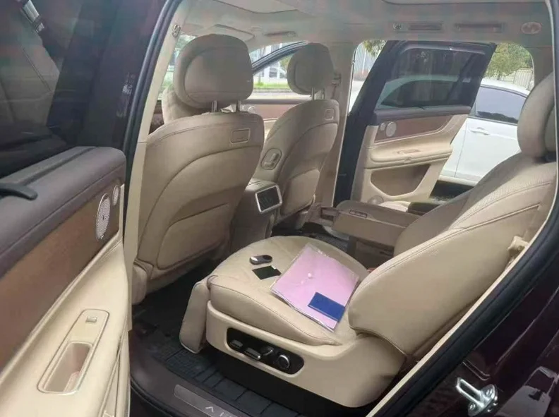 华为智选问界 内饰前排