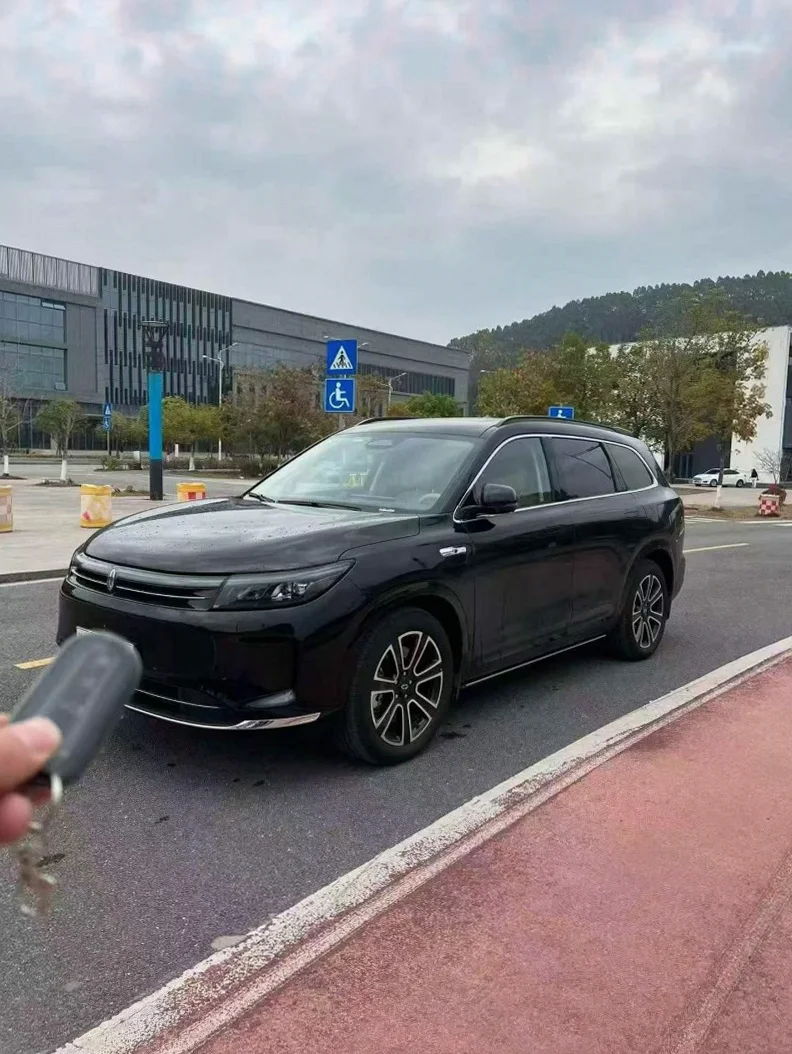 华为智选问界 正面外观三