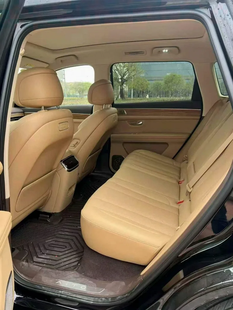 华为智选问界 后面外观一