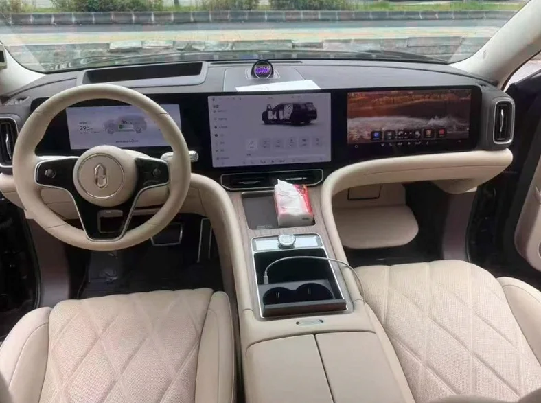 华为智选问界 驾驶室