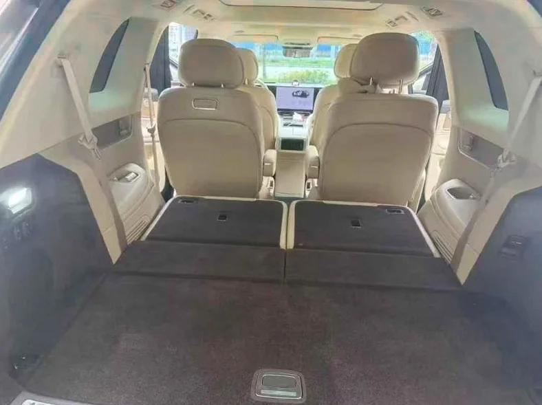 华为智选问界 后面外观二