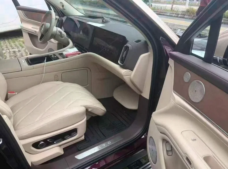 华为智选问界 内饰后排