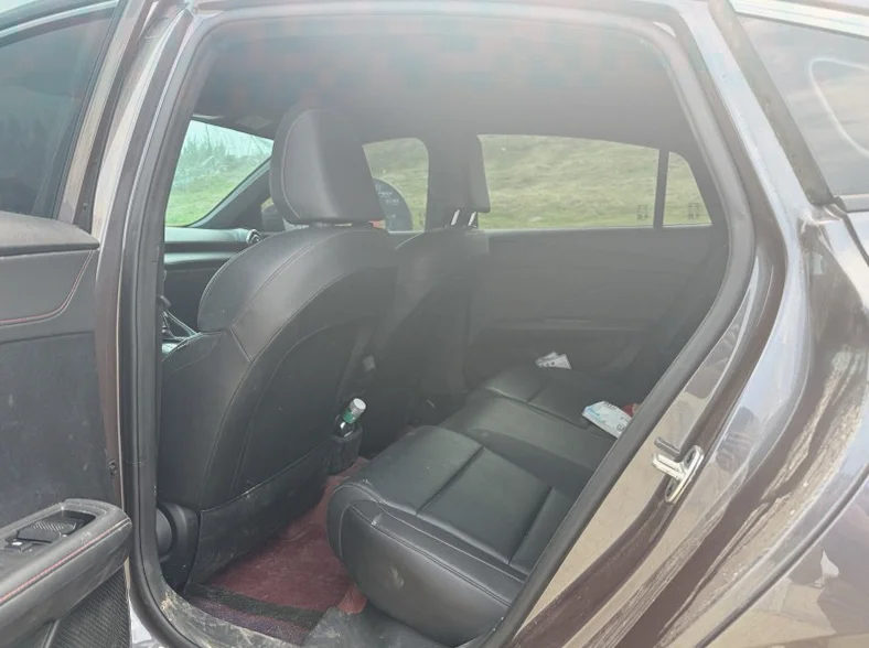 名爵5 内饰后排