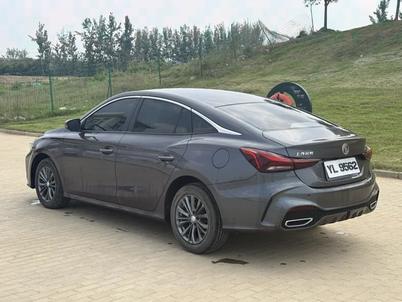 名爵5 后面外观一