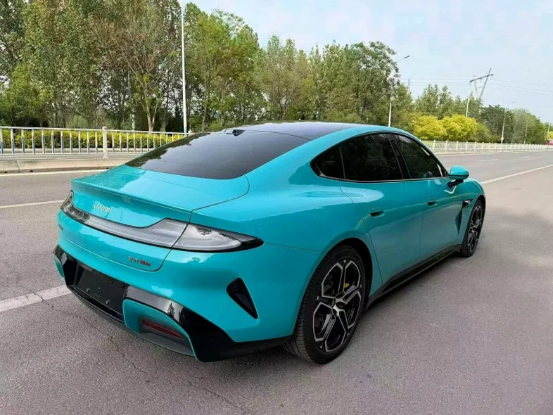 小米SU7 后面外观三