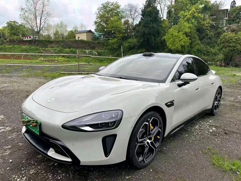 小米SU7 正面外观二