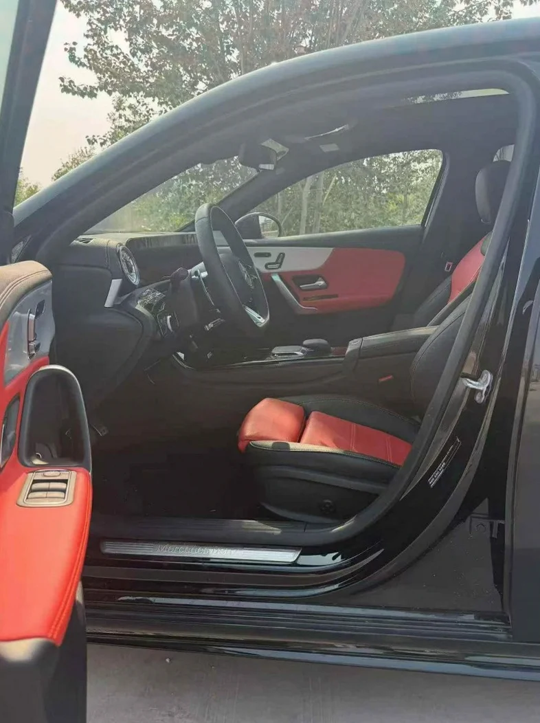 奔驰AMG 后面外观一