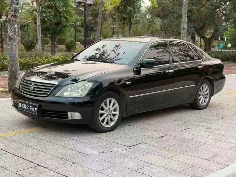 丰田皇冠 正面外观三