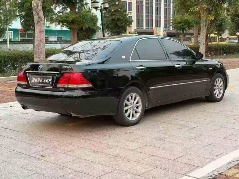 丰田皇冠 内饰前排