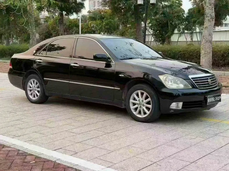 丰田皇冠 正面外观二