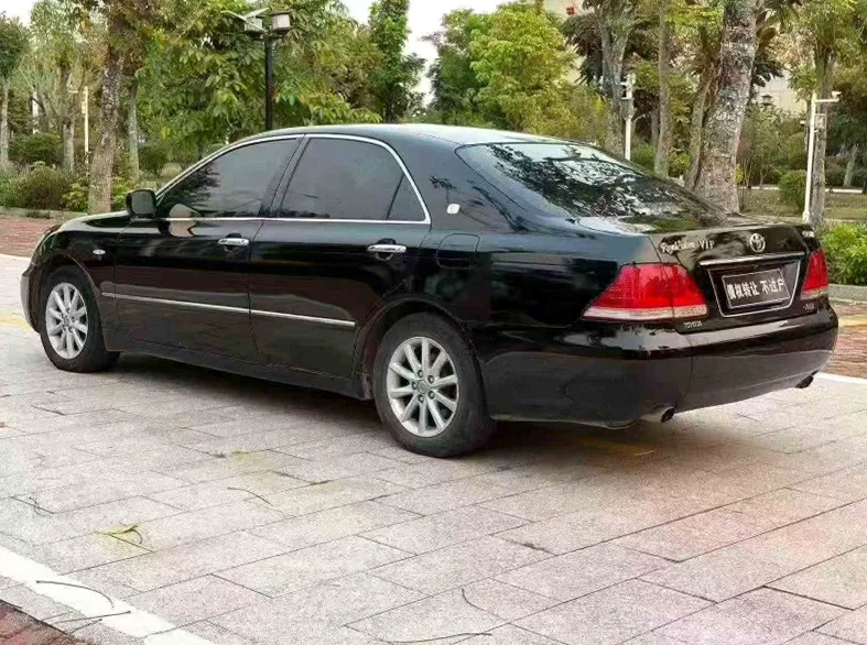 丰田皇冠 内饰后排