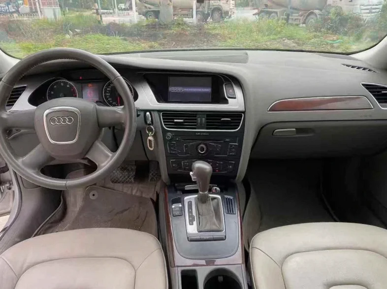 奥迪A4L 后面外观一