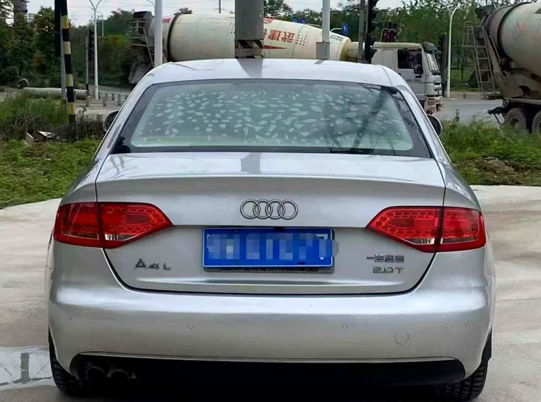 奥迪A4L 内饰后排