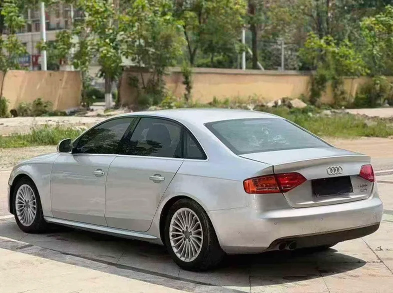 奥迪A4L 内饰前排