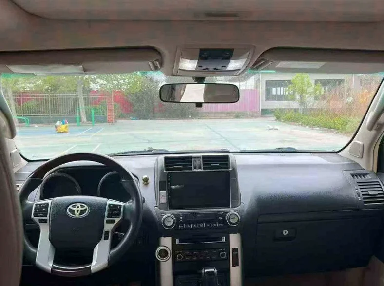 丰田普拉多 后面外观一