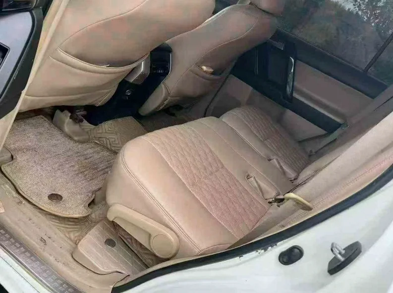 丰田普拉多 内饰前排