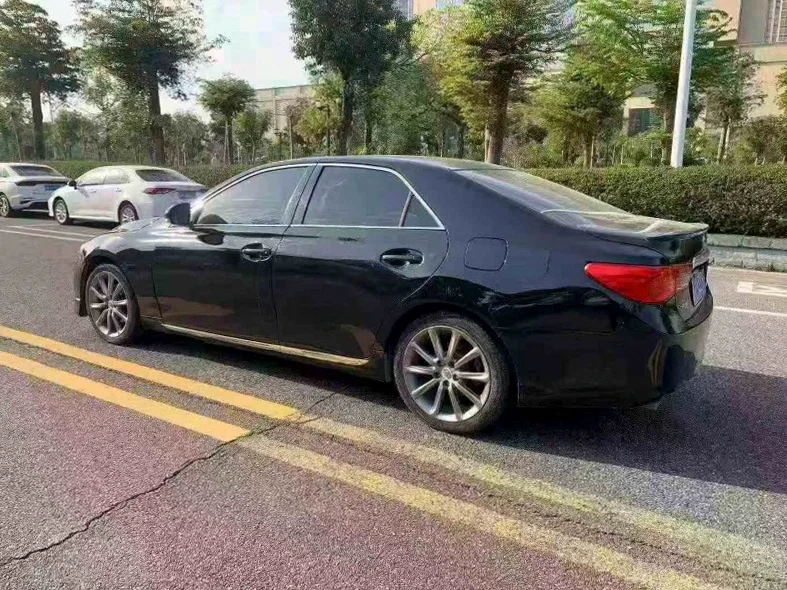 丰田锐志 内饰前排