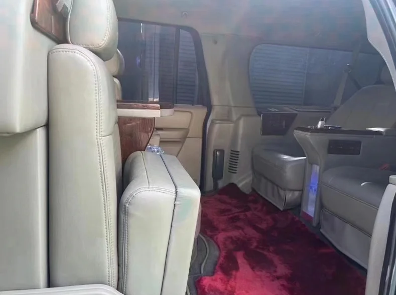 林肯领航员 驾驶室