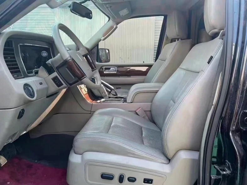 林肯领航员 内饰后排