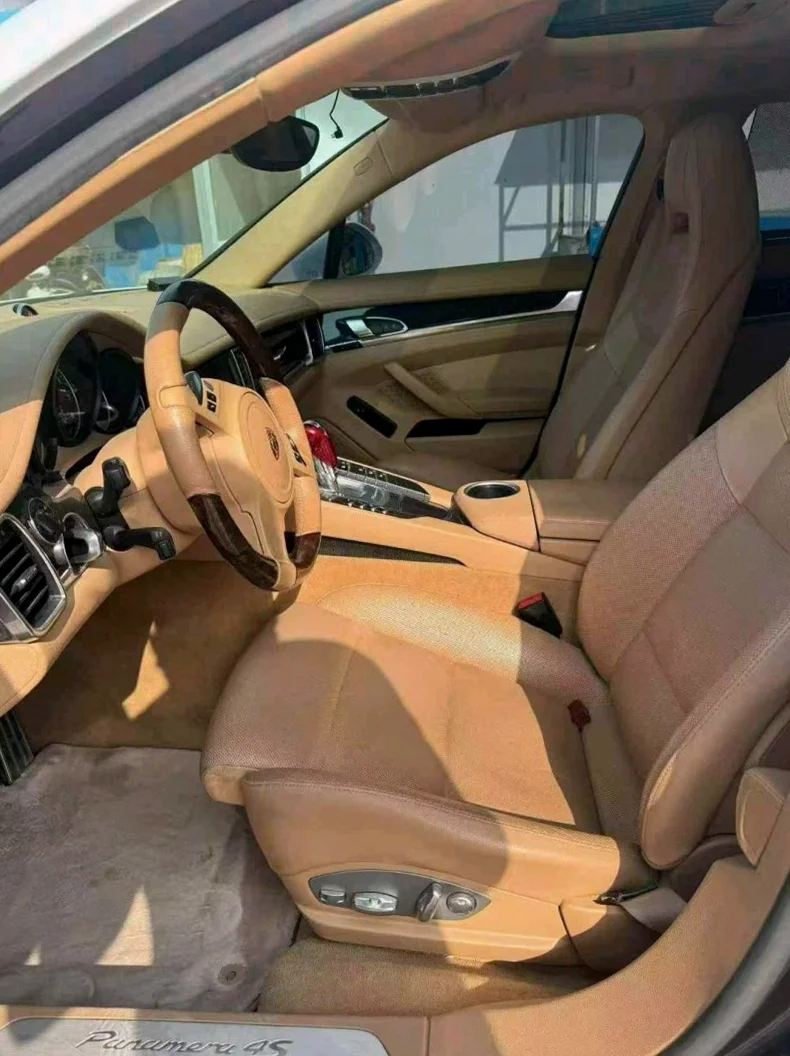 保时捷帕拉梅拉 内饰后排