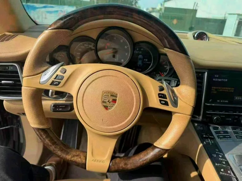 保时捷帕拉梅拉 后面外观三