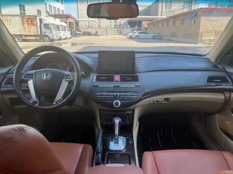 本田雅阁 内饰后排