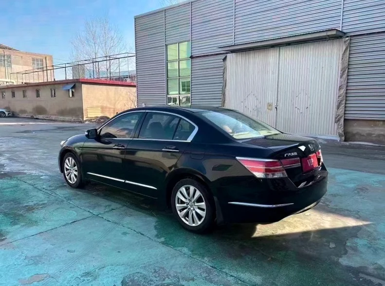 本田雅阁 后面外观一