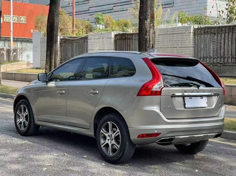 沃尔沃XC60 内饰后排