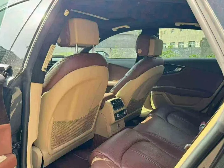 奥迪A7L 后面外观一