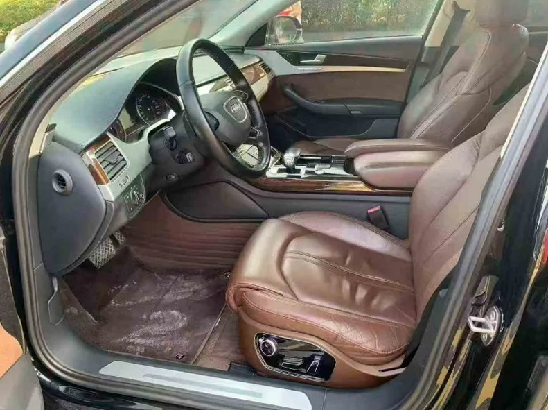 奥迪A8L 后面外观二