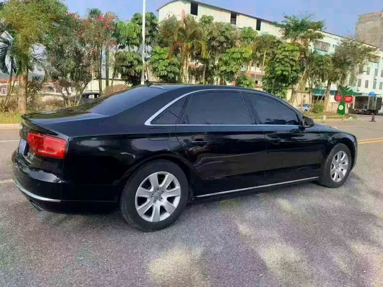 奥迪A8L 内饰后排