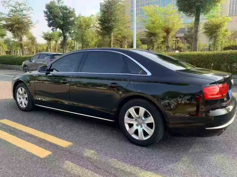 奥迪A8L 内饰前排