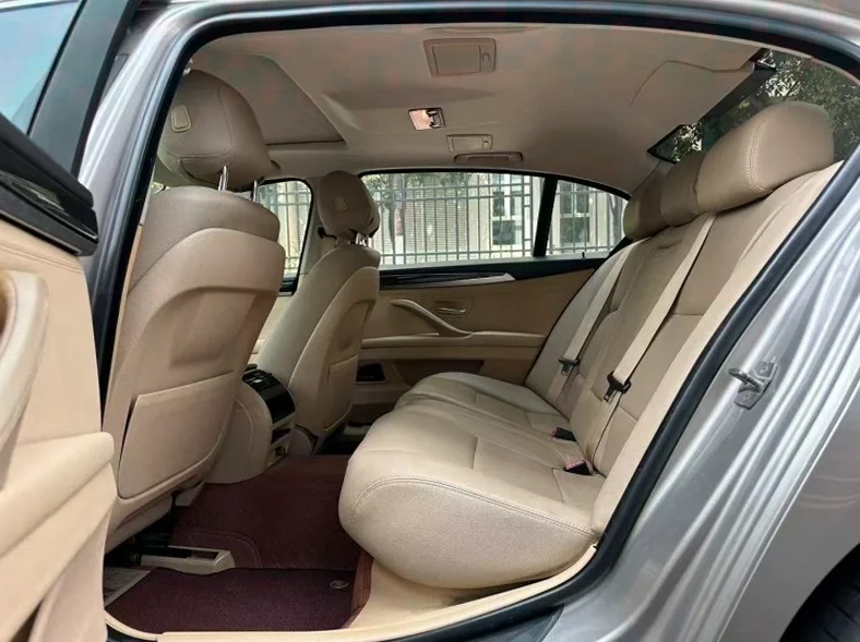 宝马5系 后面外观一