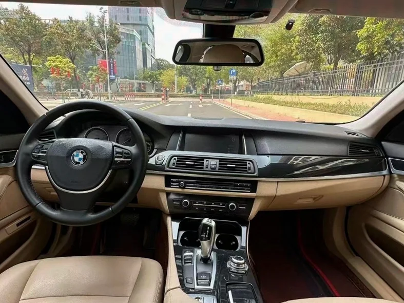 宝马5系 正面外观三