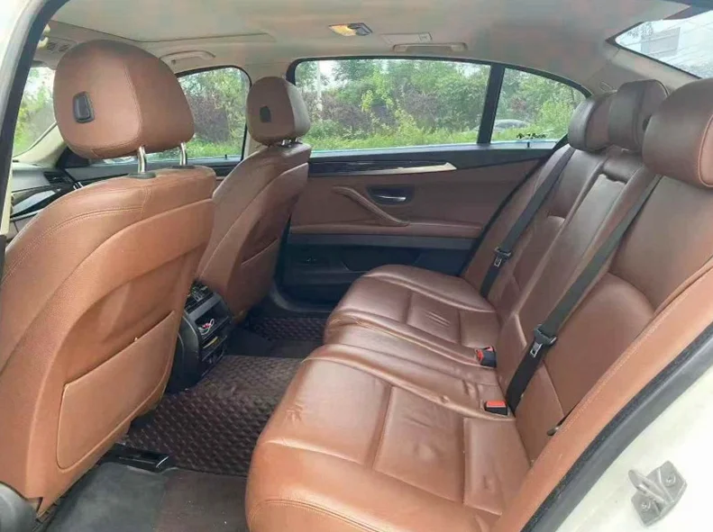 宝马5系 后面外观一