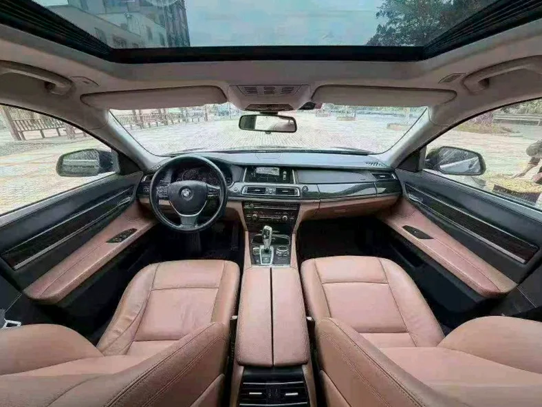 宝马7系 后面外观三