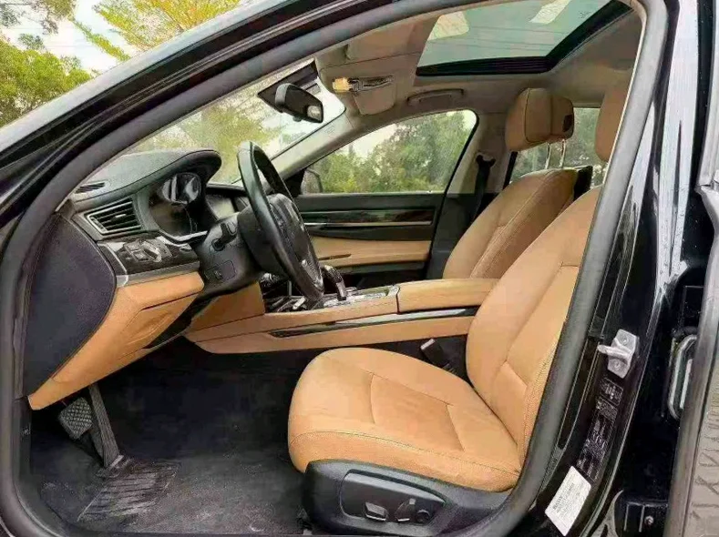 宝马7系 后面外观二