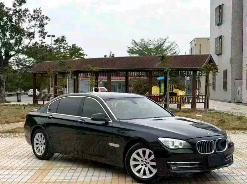 宝马7系 正面外观二