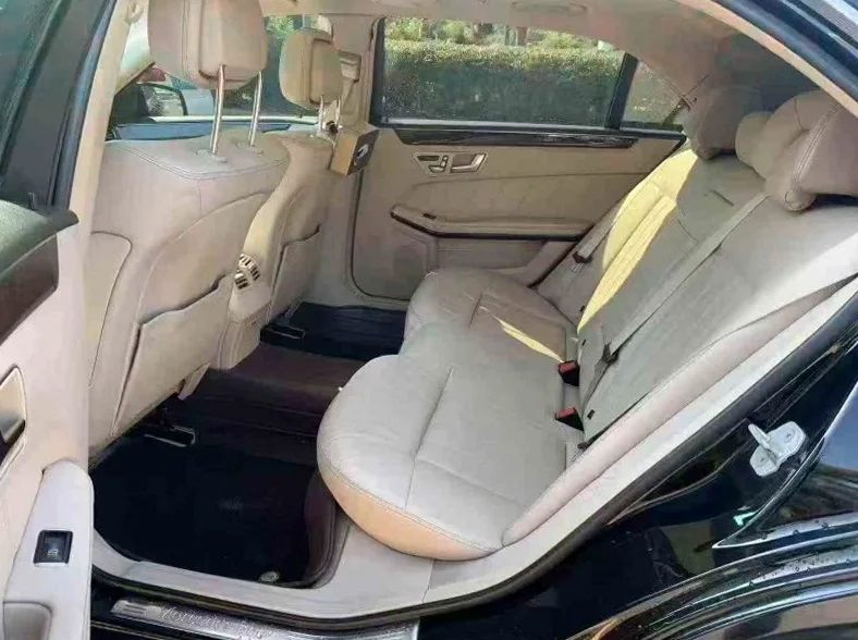 奔驰E 后面外观三