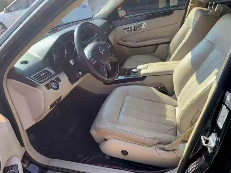 奔驰E 后面外观二