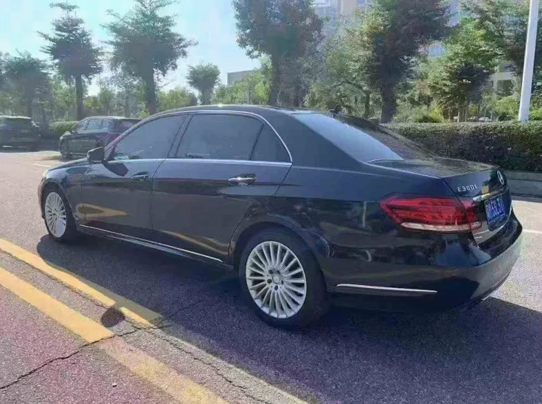 奔驰E 内饰前排