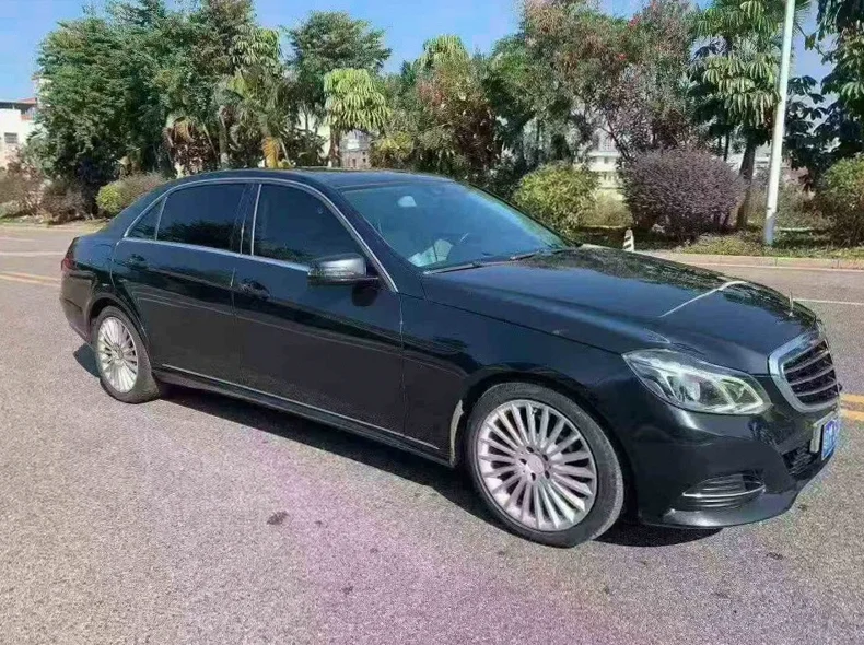 奔驰E 正面外观二