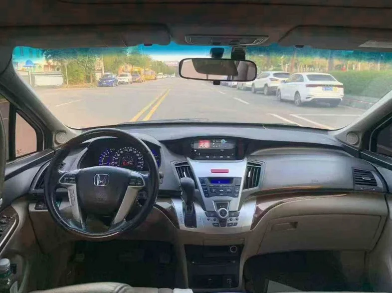 本田奥德赛 后面外观一