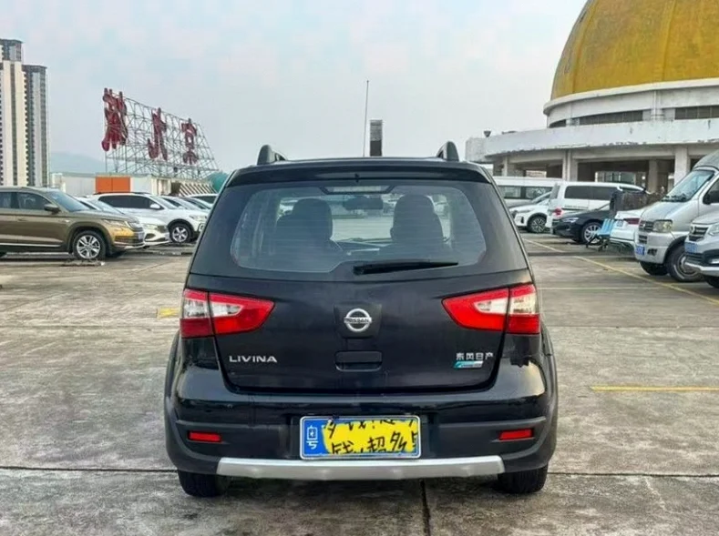 日产骊威 驾驶室