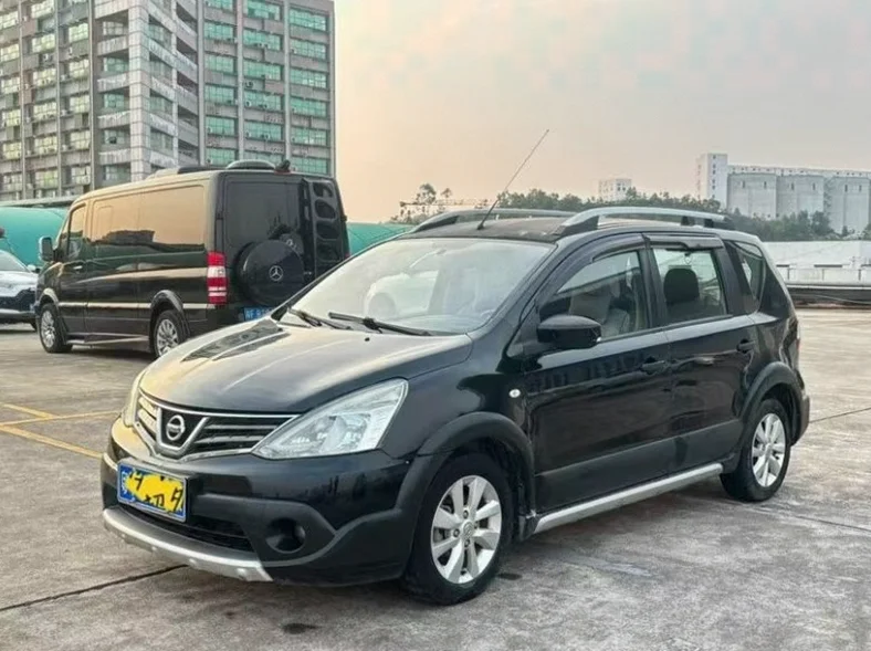 日产骊威 正面外观二