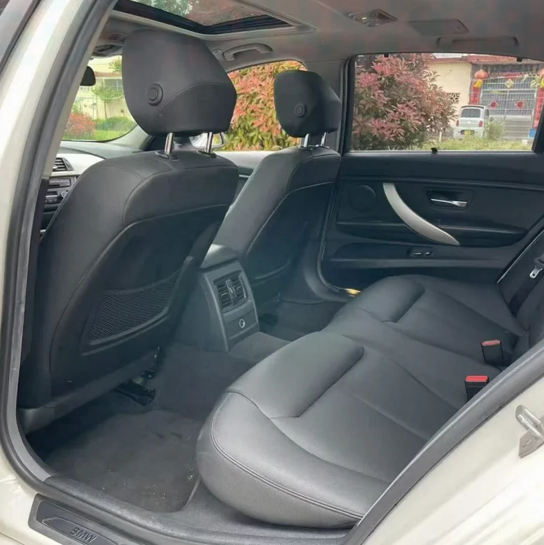 宝马3系 内饰后排