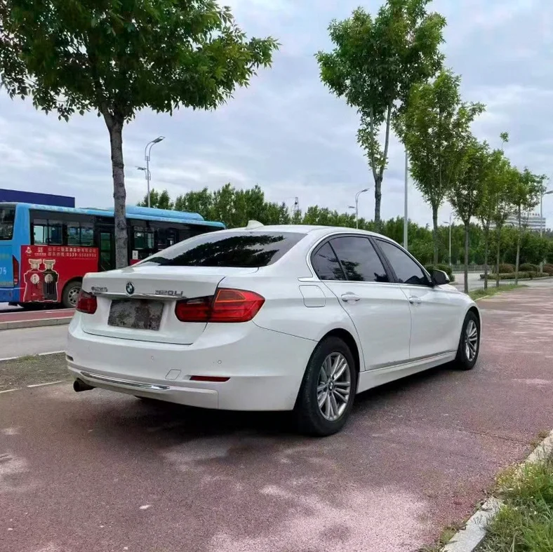 宝马3系 后面外观一