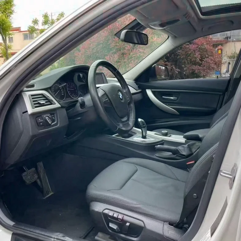 宝马3系 驾驶室